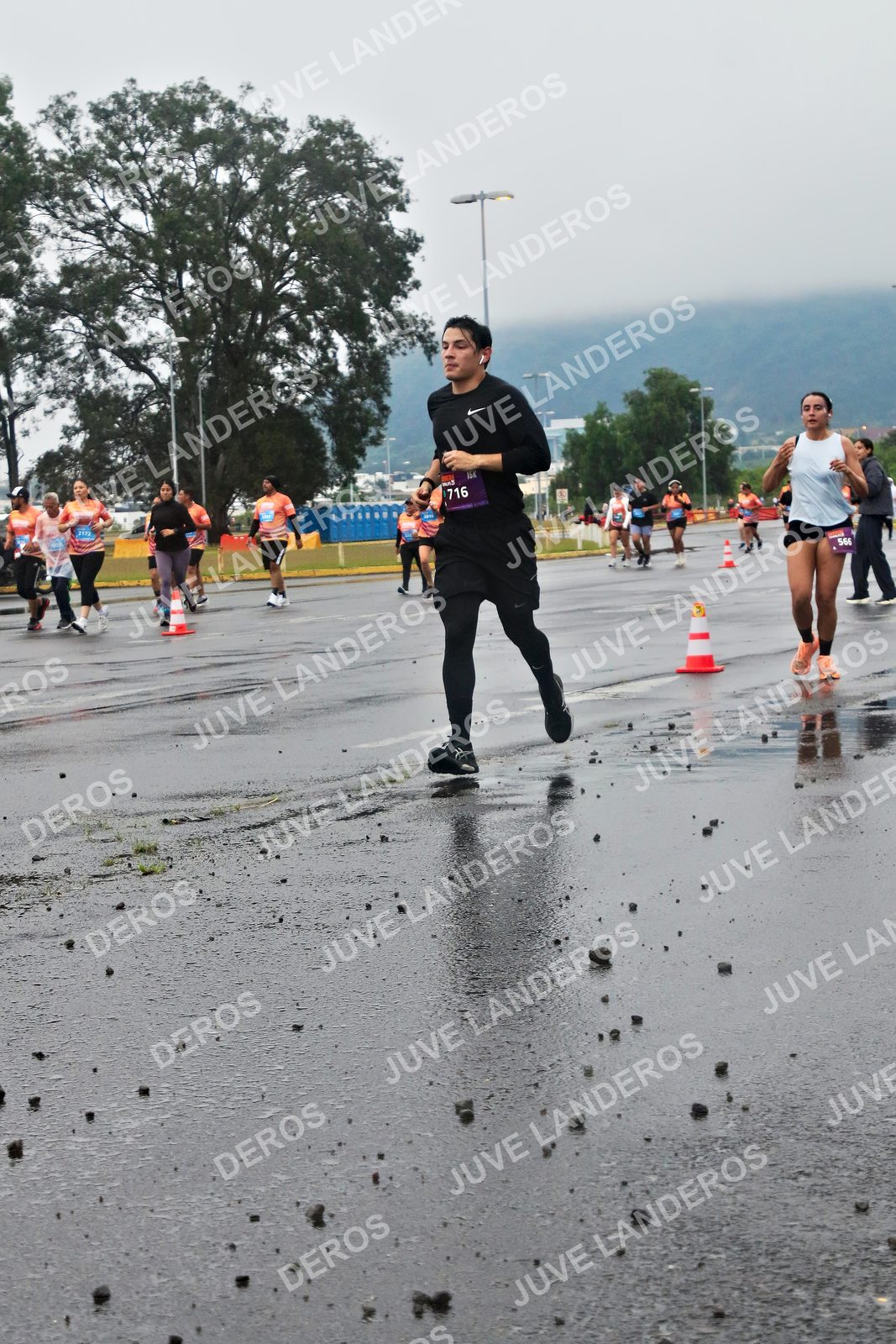 Foto de la CARRERA OMNILIFE GUADALAJARA en Estadio Akron, Zapopan a las 07:26 · dorsal 716, 566