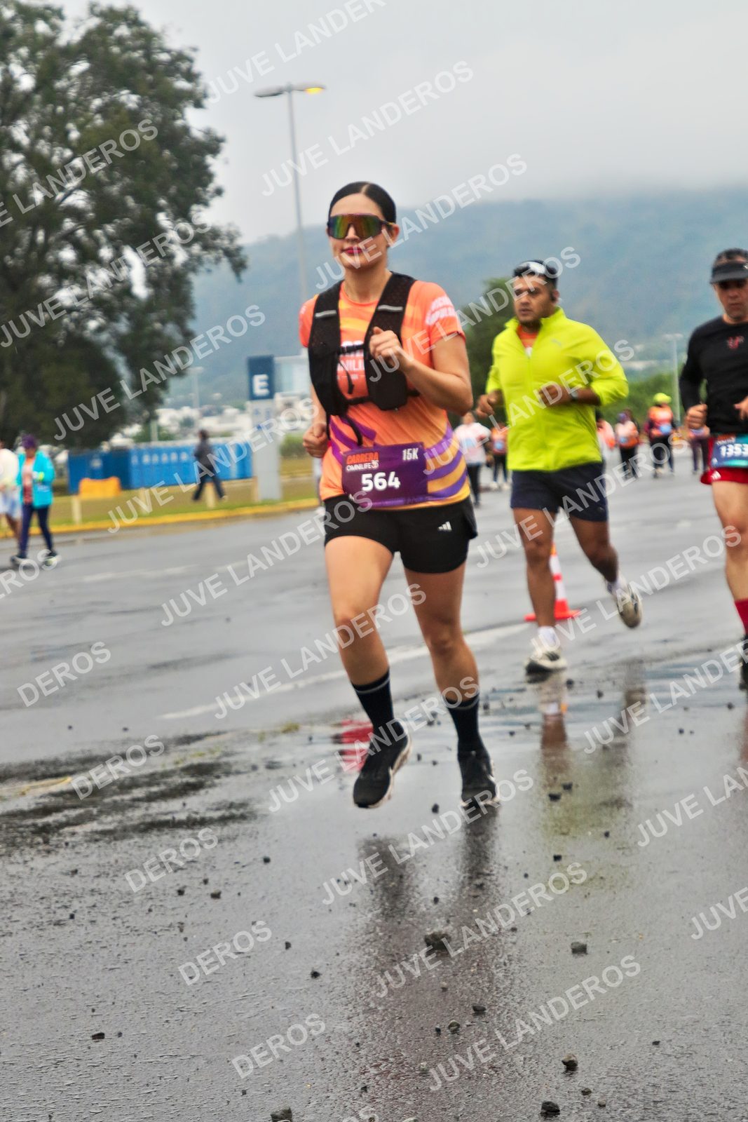 Foto de la CARRERA OMNILIFE GUADALAJARA en Estadio Akron, Zapopan a las 07:33 · dorsal 564, 1353