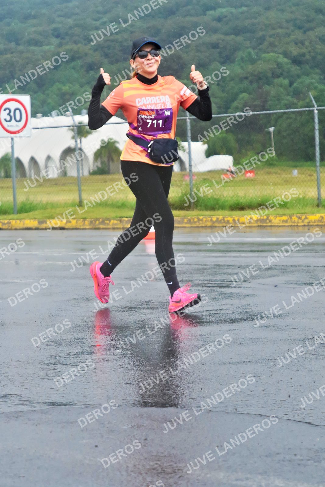 Foto de la CARRERA OMNILIFE GUADALAJARA en Estadio Akron, Zapopan a las 08:02 · dorsal 30, 711