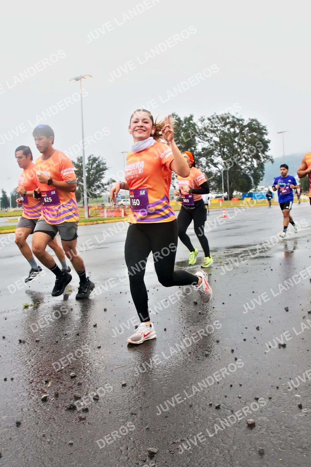 Foto de la CARRERA OMNILIFE GUADALAJARA en Estadio Akron, Zapopan a las 07:30 · dorsal 560, 303, 625