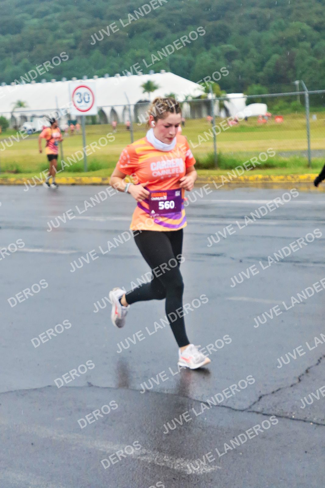 Foto de la CARRERA OMNILIFE GUADALAJARA en Estadio Akron, Zapopan a las 07:51 · dorsal 30, 560