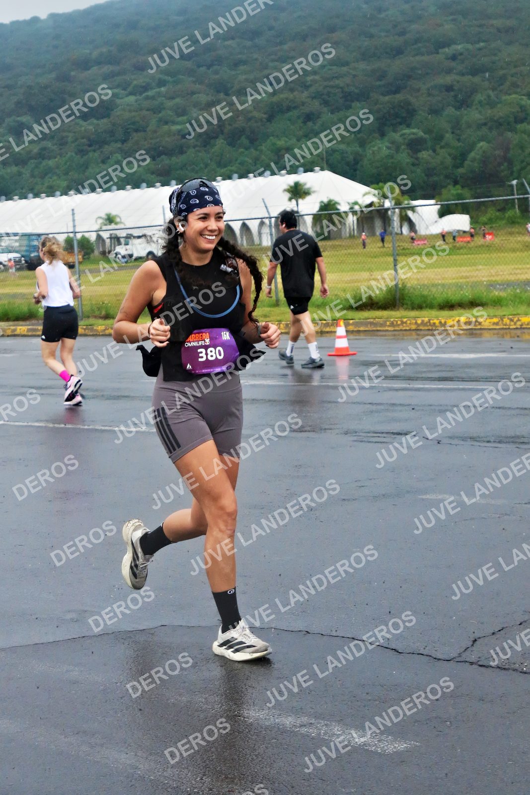 Foto de la CARRERA OMNILIFE GUADALAJARA en Estadio Akron, Zapopan a las 07:51 · dorsal 380