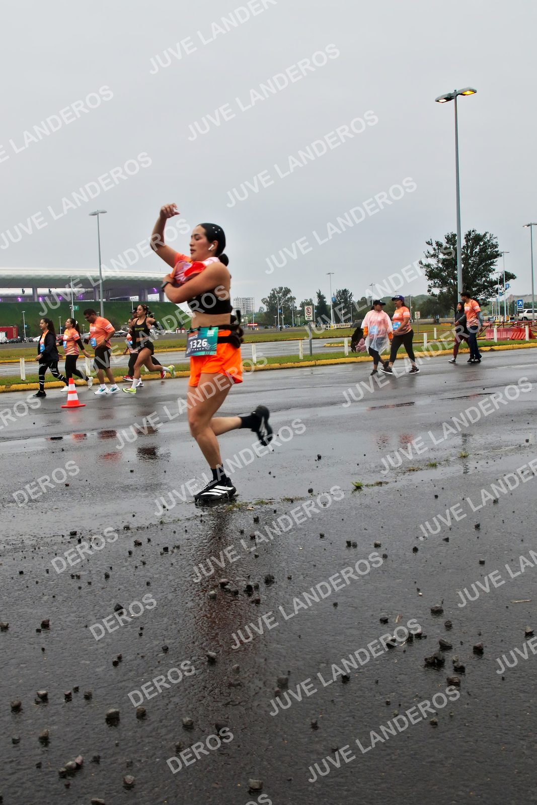 Foto de la CARRERA OMNILIFE GUADALAJARA en Estadio Akron, Zapopan a las 07:32 · dorsal 1326