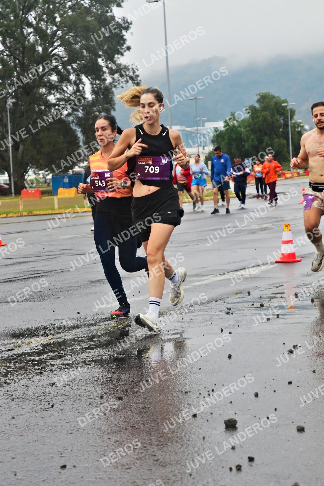 Foto de la CARRERA OMNILIFE GUADALAJARA en Estadio Akron, Zapopan a las 07:29 · dorsal 709, 543