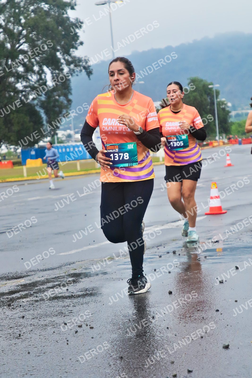 Foto de la CARRERA OMNILIFE GUADALAJARA en Estadio Akron, Zapopan a las 07:43 · dorsal 1378, 1305