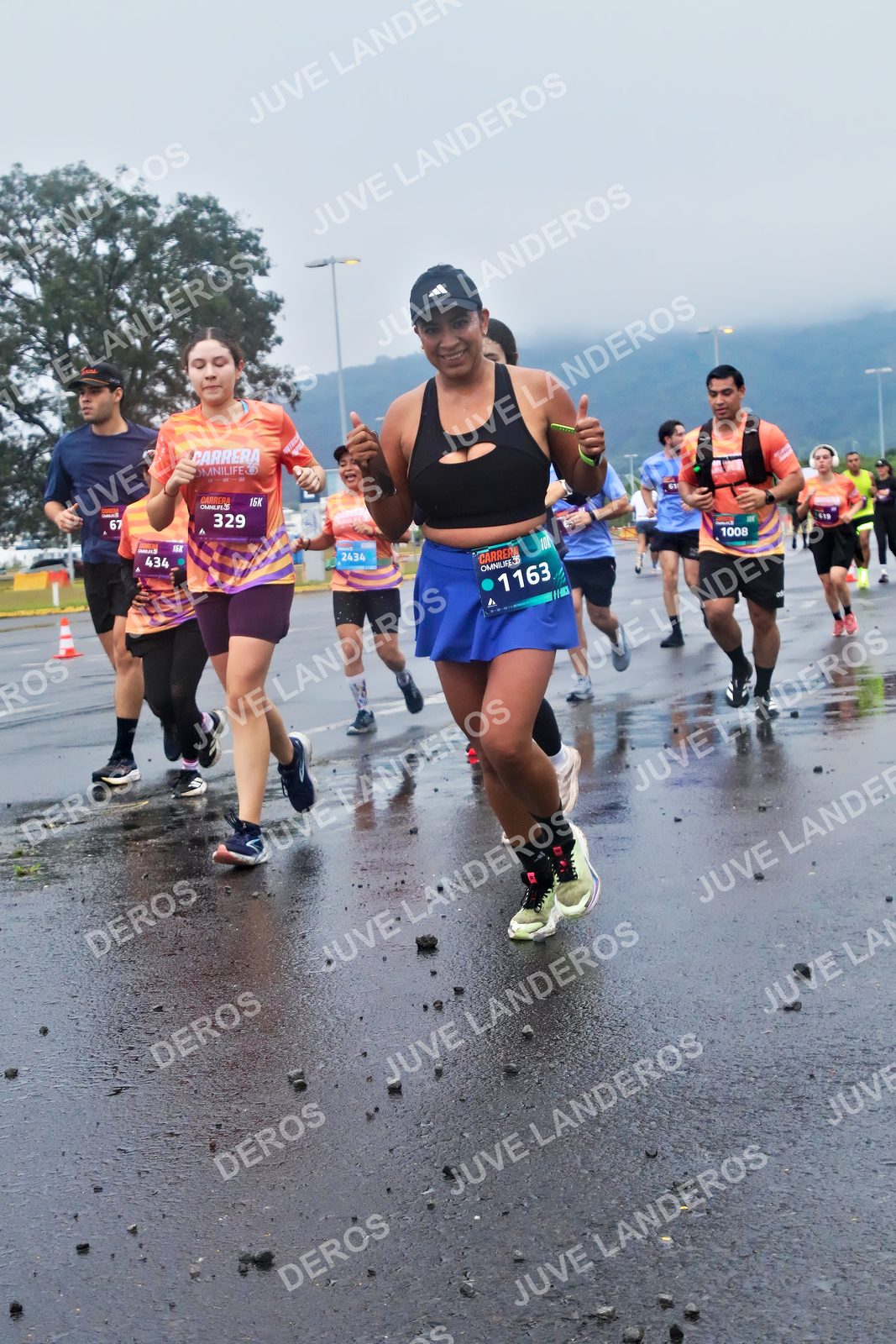 Foto de la CARRERA OMNILIFE GUADALAJARA en Estadio Akron, Zapopan a las 07:37 · dorsal 329, 1163, 2434, 1008