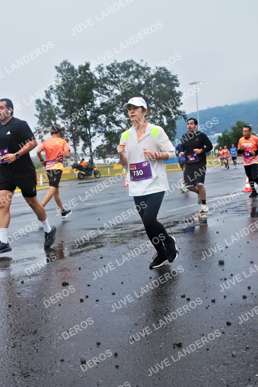 Foto de la CARRERA OMNILIFE GUADALAJARA en Estadio Akron, Zapopan a las 07:38 · dorsal 730, 583