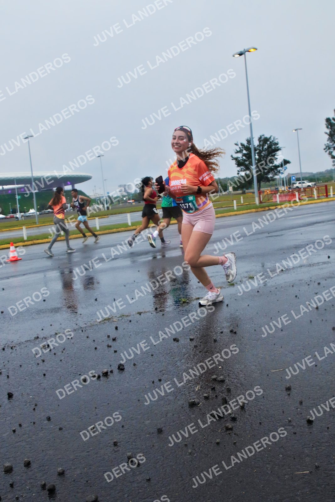 Foto de la CARRERA OMNILIFE GUADALAJARA en Estadio Akron, Zapopan a las 07:39 · dorsal 1571