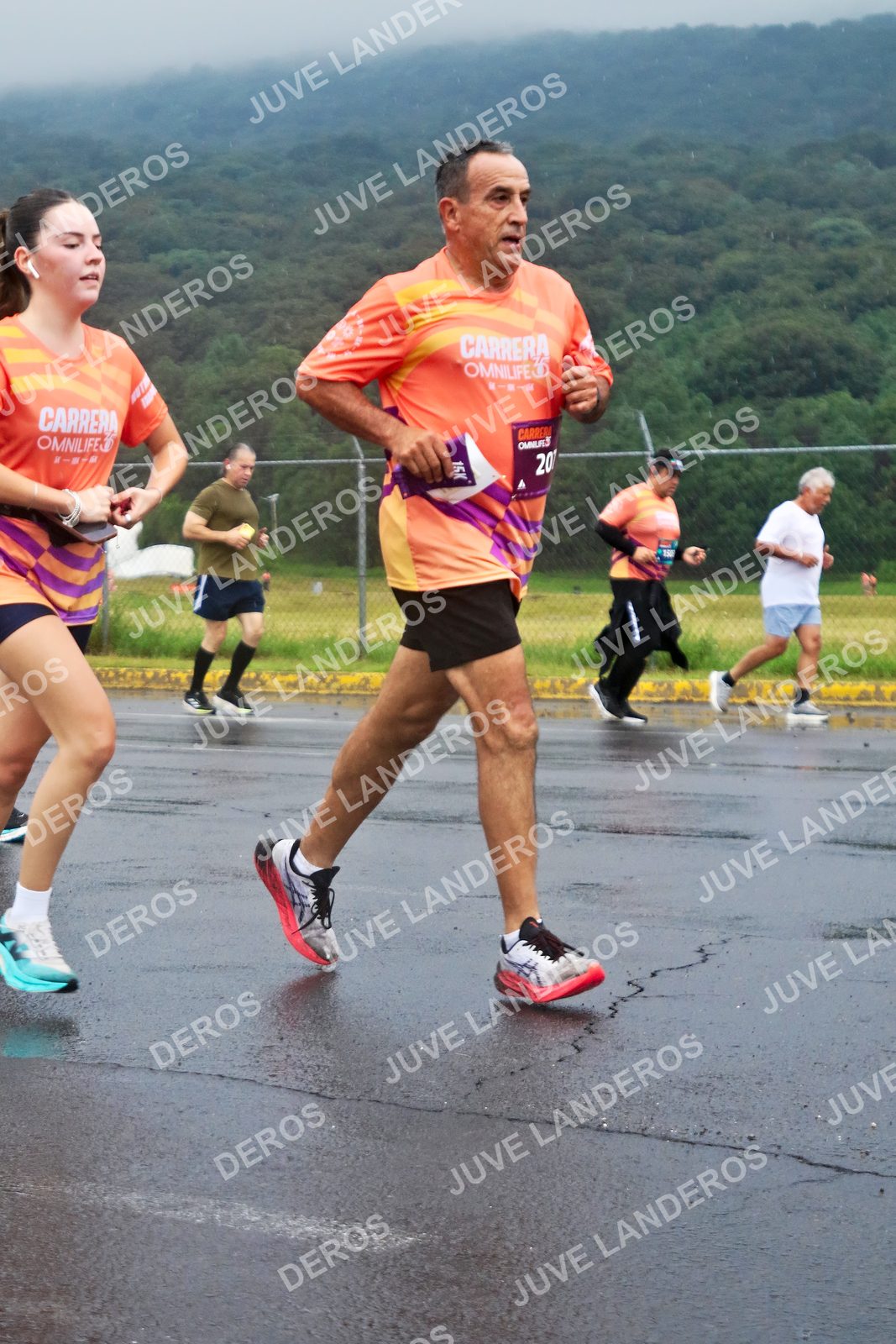 Foto de la CARRERA OMNILIFE GUADALAJARA en Estadio Akron, Zapopan a las 07:53 · dorsal 20