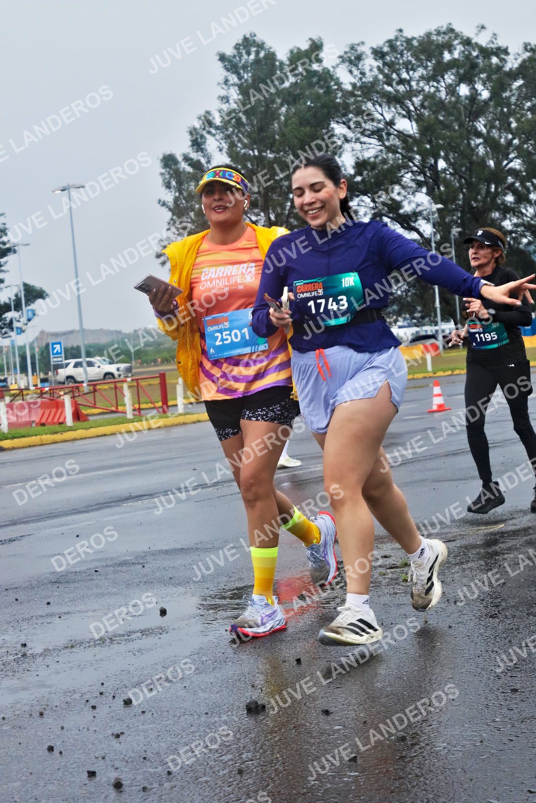 Foto de la CARRERA OMNILIFE GUADALAJARA en Estadio Akron, Zapopan a las 07:39 · dorsal 1743, 2501, 1195