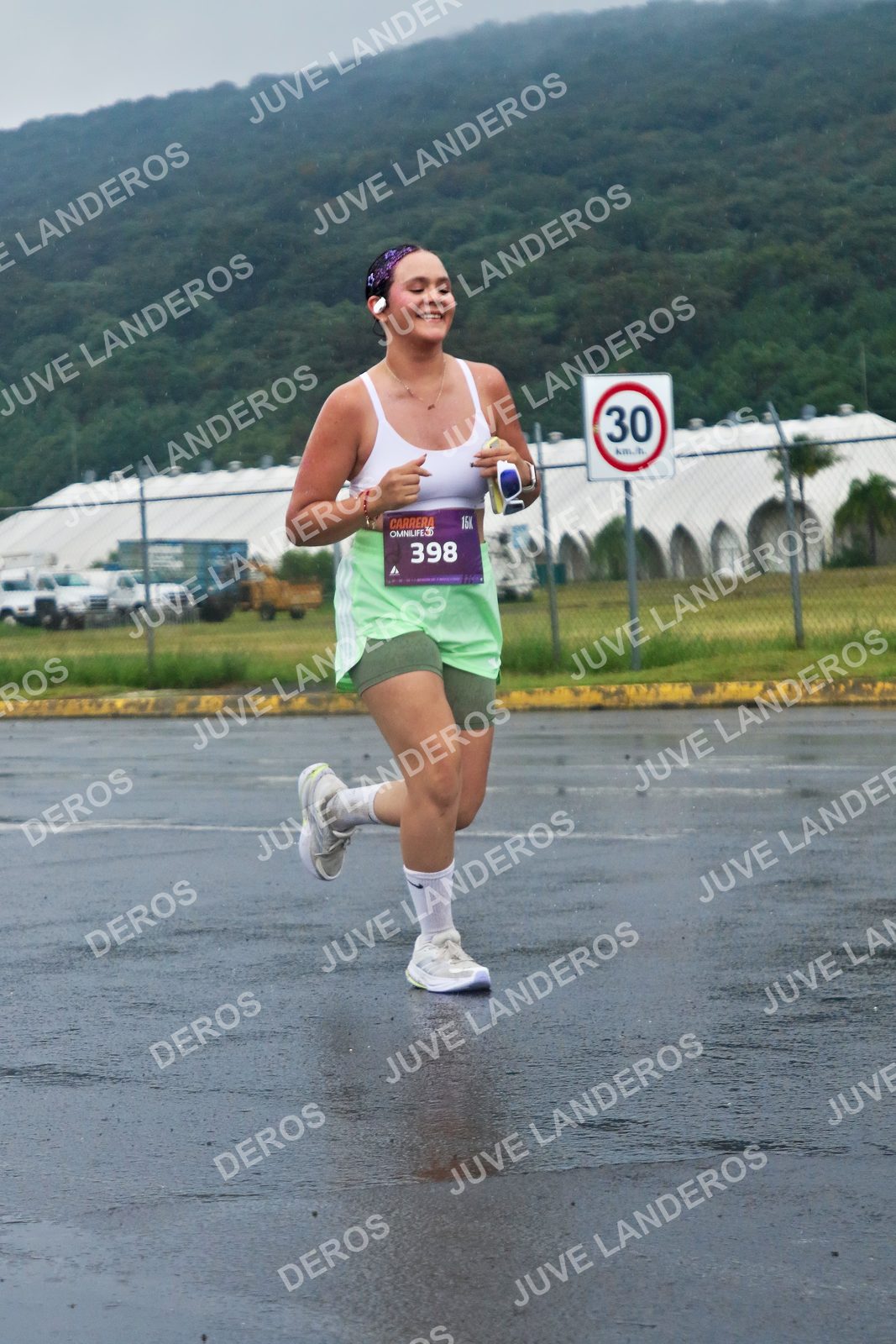 Foto de la CARRERA OMNILIFE GUADALAJARA en Estadio Akron, Zapopan a las 08:03 · dorsal 30, 398