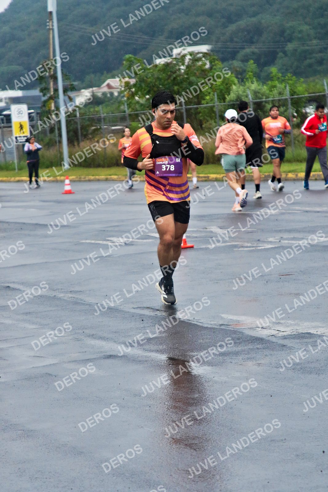 Foto de la CARRERA OMNILIFE GUADALAJARA en Estadio Akron, Zapopan a las 07:52 · dorsal 378, 30