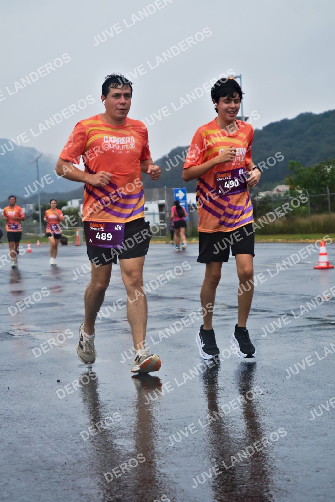 Foto de la CARRERA OMNILIFE GUADALAJARA en Estadio Akron, Zapopan a las 08:00 · dorsal 489, 490