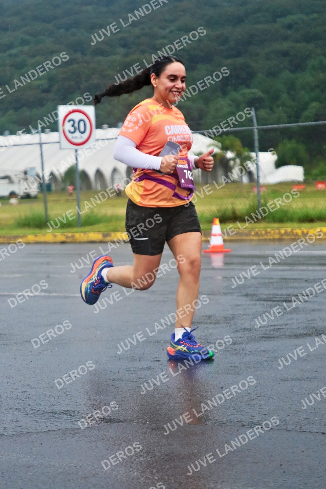 Foto de la CARRERA OMNILIFE GUADALAJARA en Estadio Akron, Zapopan a las 07:57 · dorsal 30, 702