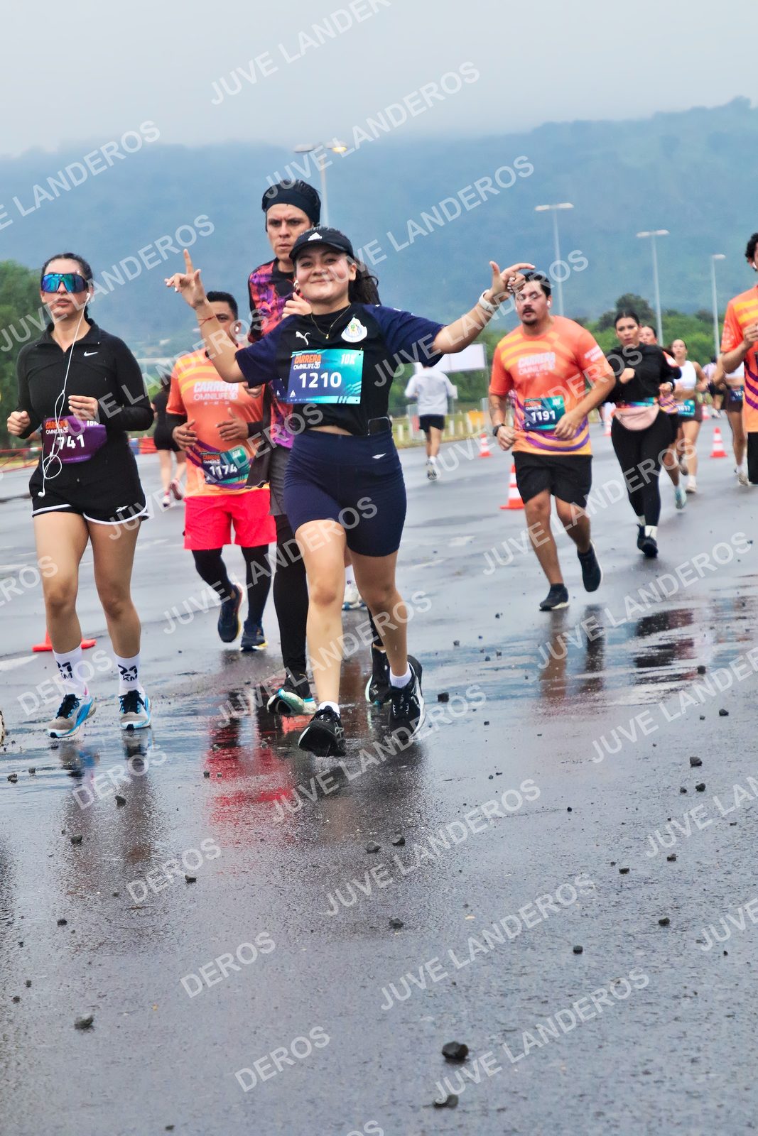 Foto de la CARRERA OMNILIFE GUADALAJARA en Estadio Akron, Zapopan a las 07:43 · dorsal 1210, 1191, 1174, 741