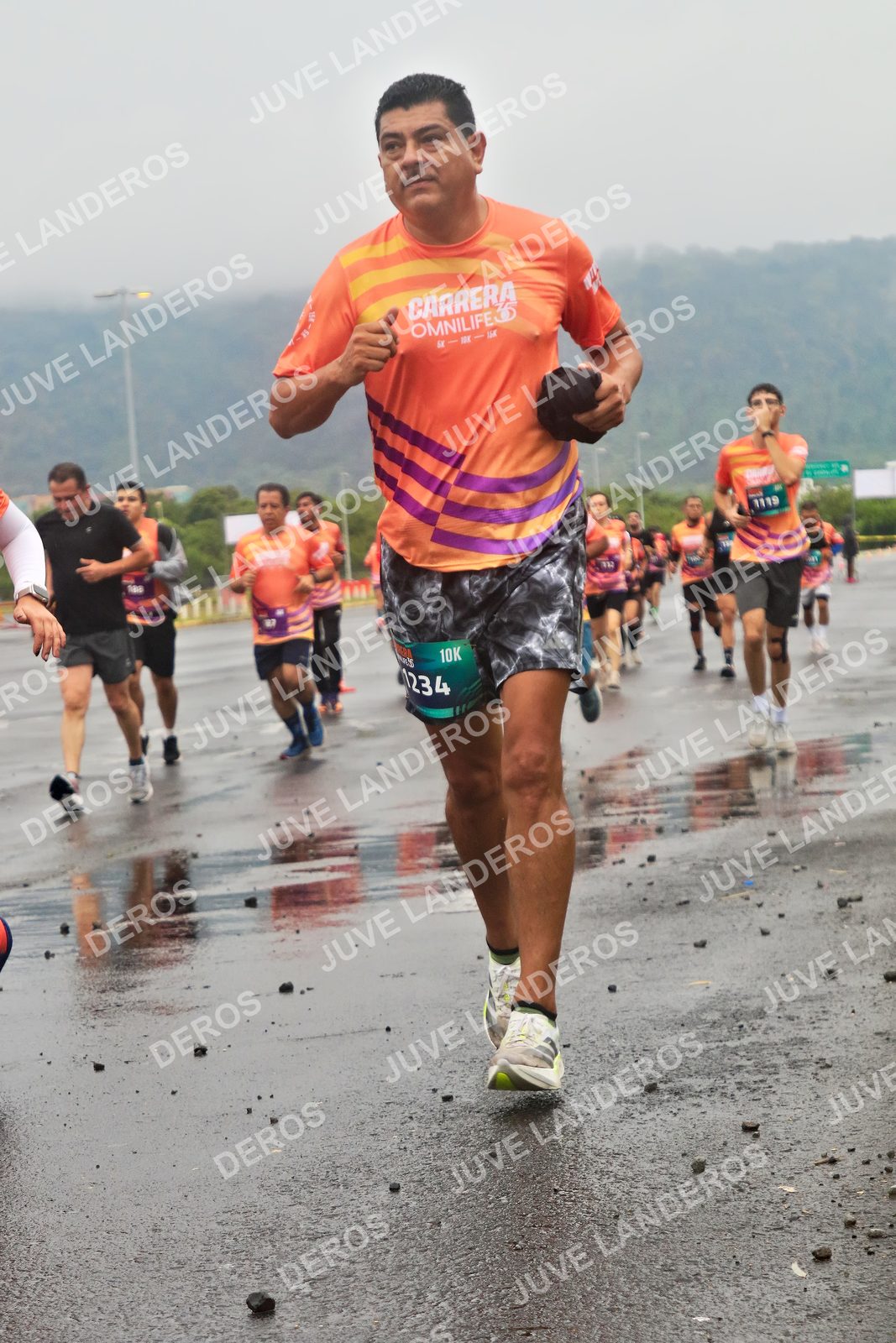 Foto de la CARRERA OMNILIFE GUADALAJARA en Estadio Akron, Zapopan a las 07:34 · dorsal 1119, 1234