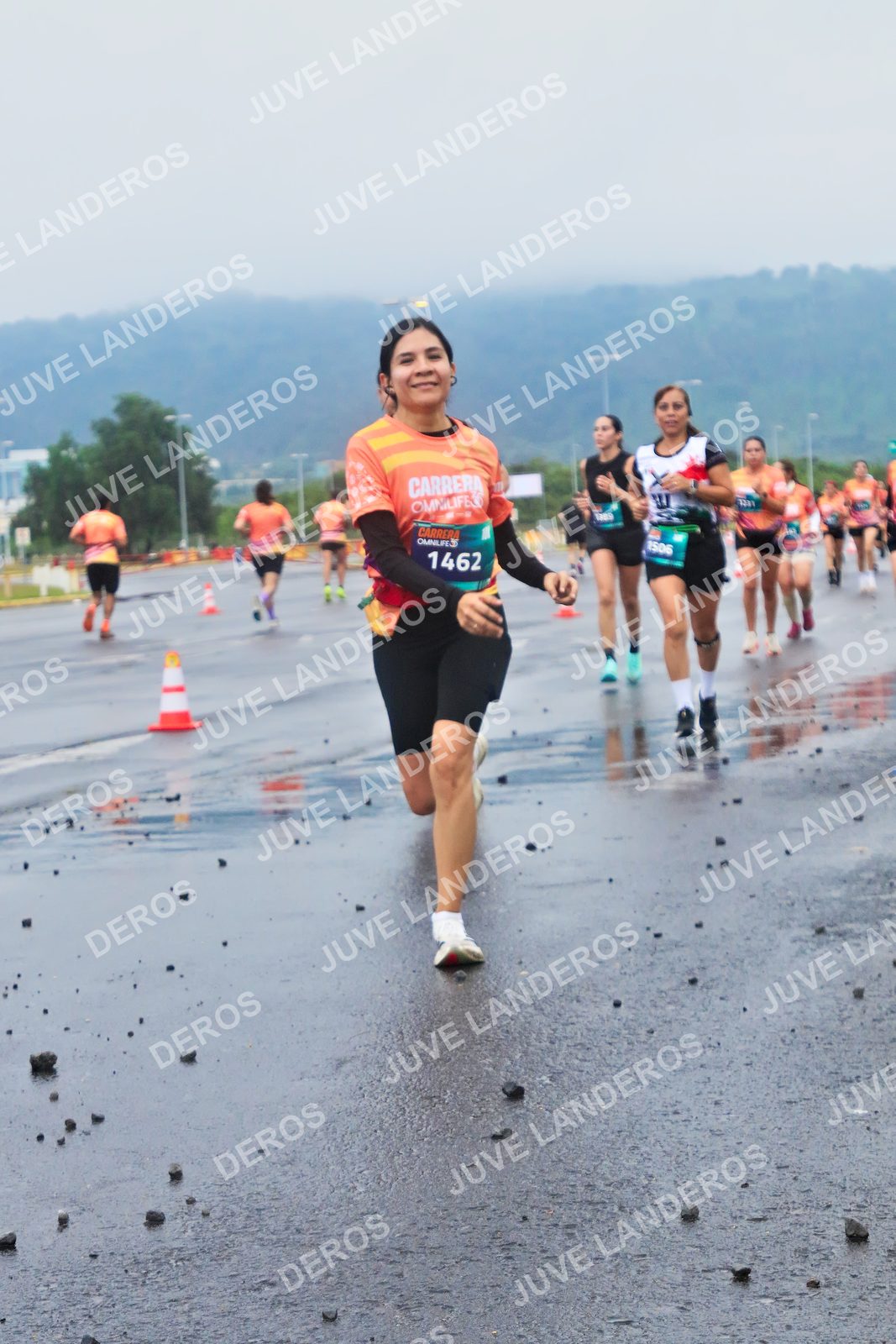 Foto de la CARRERA OMNILIFE GUADALAJARA en Estadio Akron, Zapopan a las 07:40 · dorsal 1462, 1506
