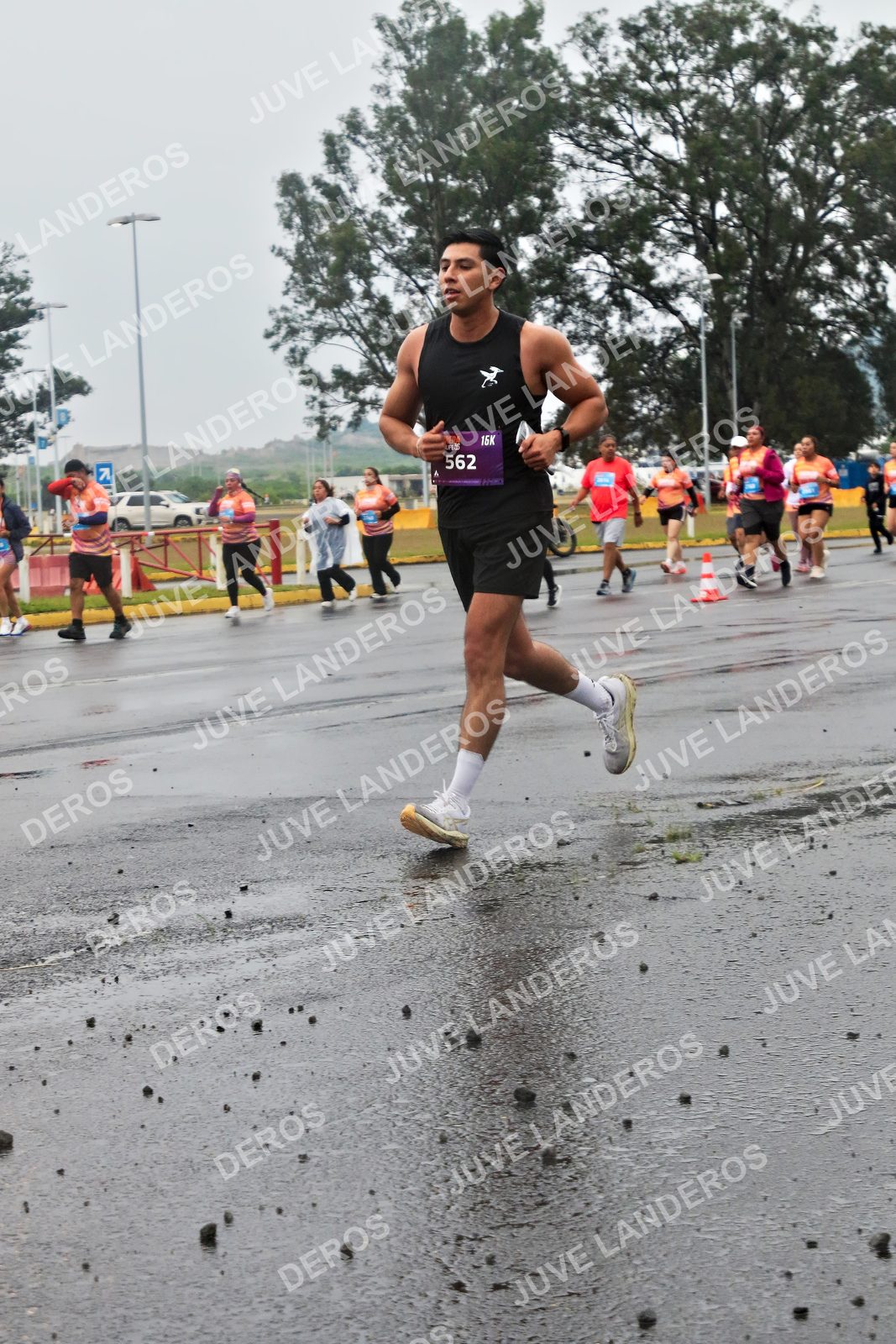 Foto de la CARRERA OMNILIFE GUADALAJARA en Estadio Akron, Zapopan a las 07:27 · dorsal 562