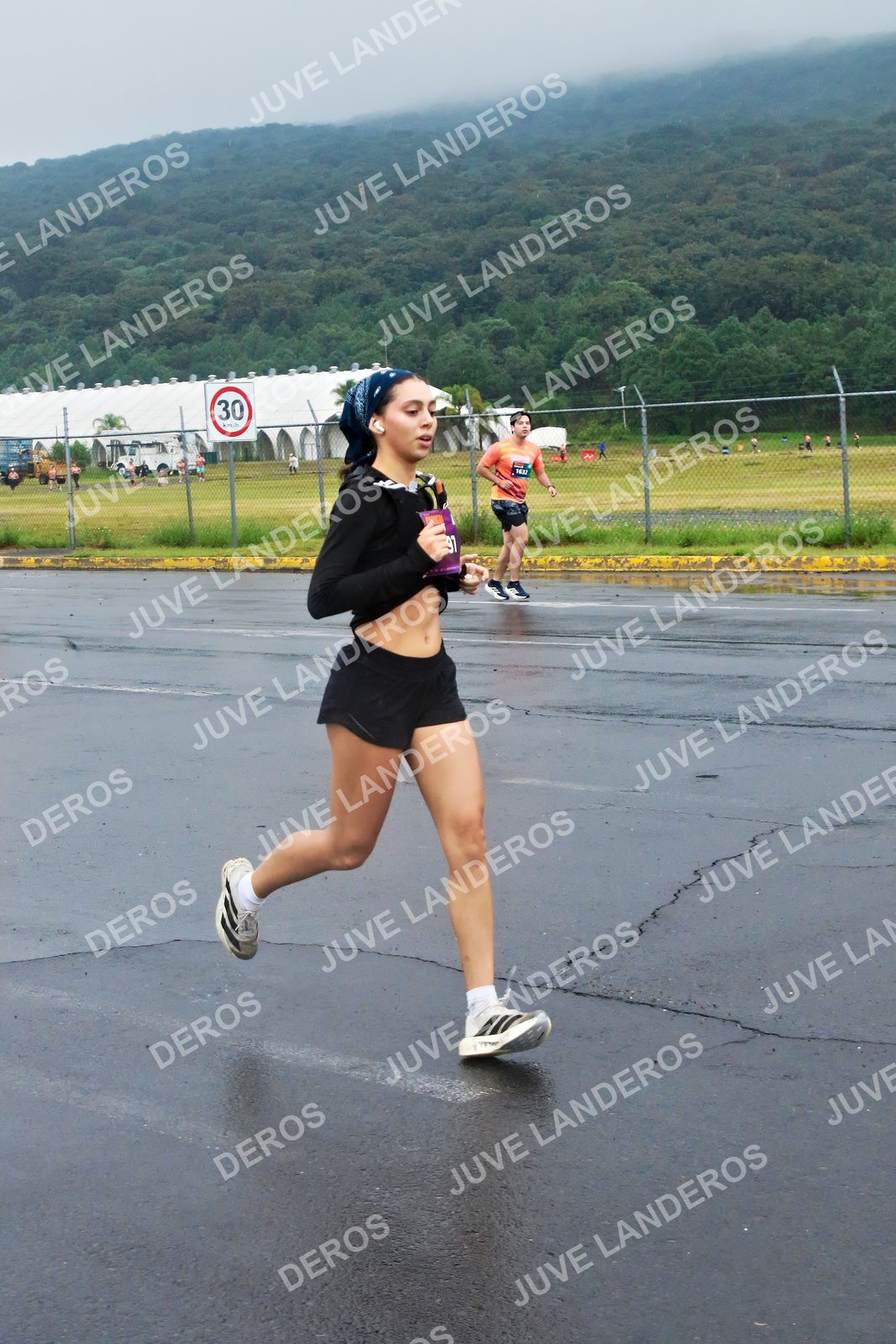 Foto de la CARRERA OMNILIFE GUADALAJARA en Estadio Akron, Zapopan a las 07:51 · dorsal 30