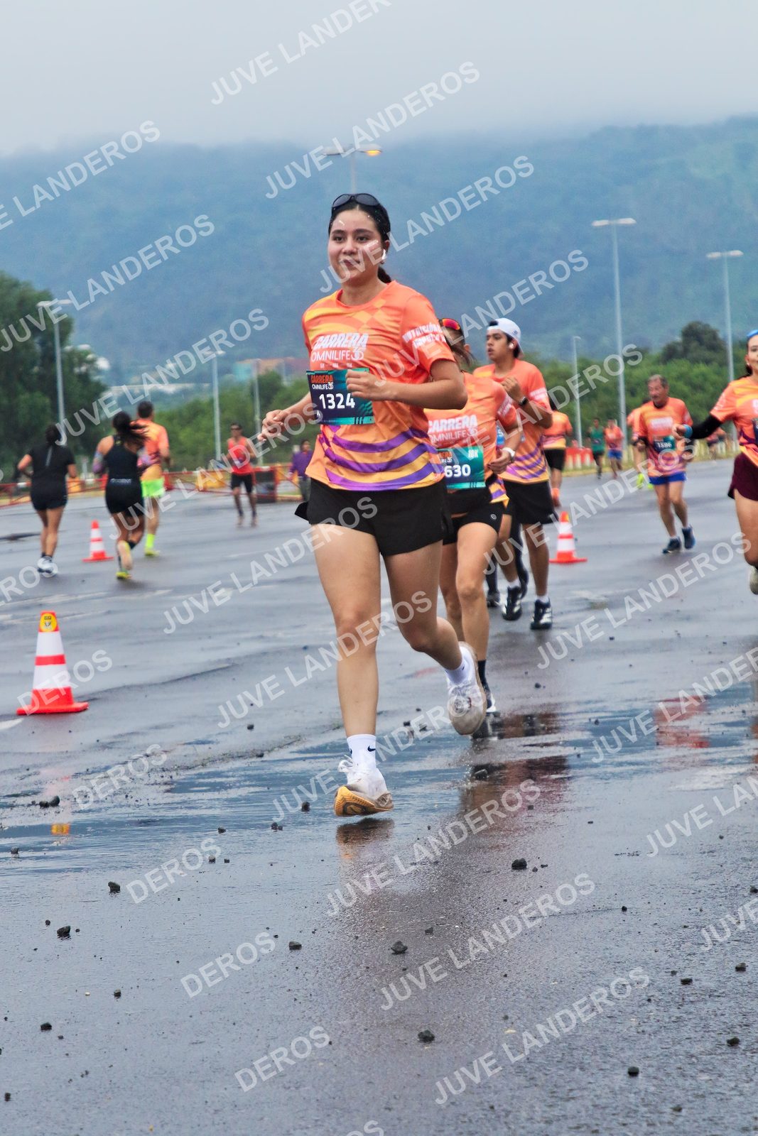 Foto de la CARRERA OMNILIFE GUADALAJARA en Estadio Akron, Zapopan a las 07:40 · dorsal 1324, 630