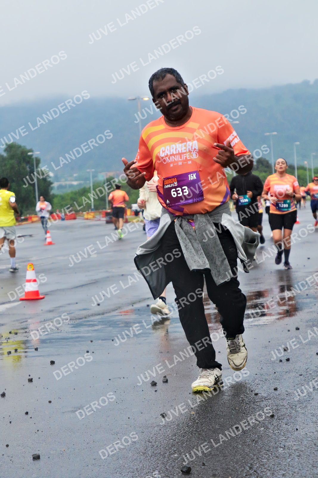 Foto de la CARRERA OMNILIFE GUADALAJARA en Estadio Akron, Zapopan a las 07:49 · dorsal 633, 1299