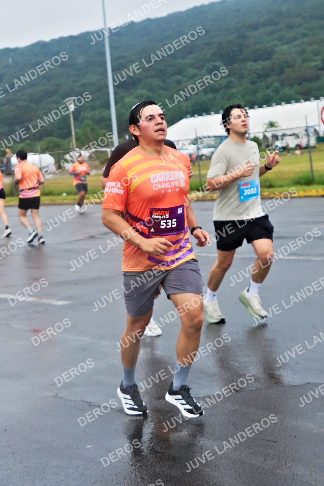 Foto de la CARRERA OMNILIFE GUADALAJARA en Estadio Akron, Zapopan a las 07:52 · dorsal 535, 2033