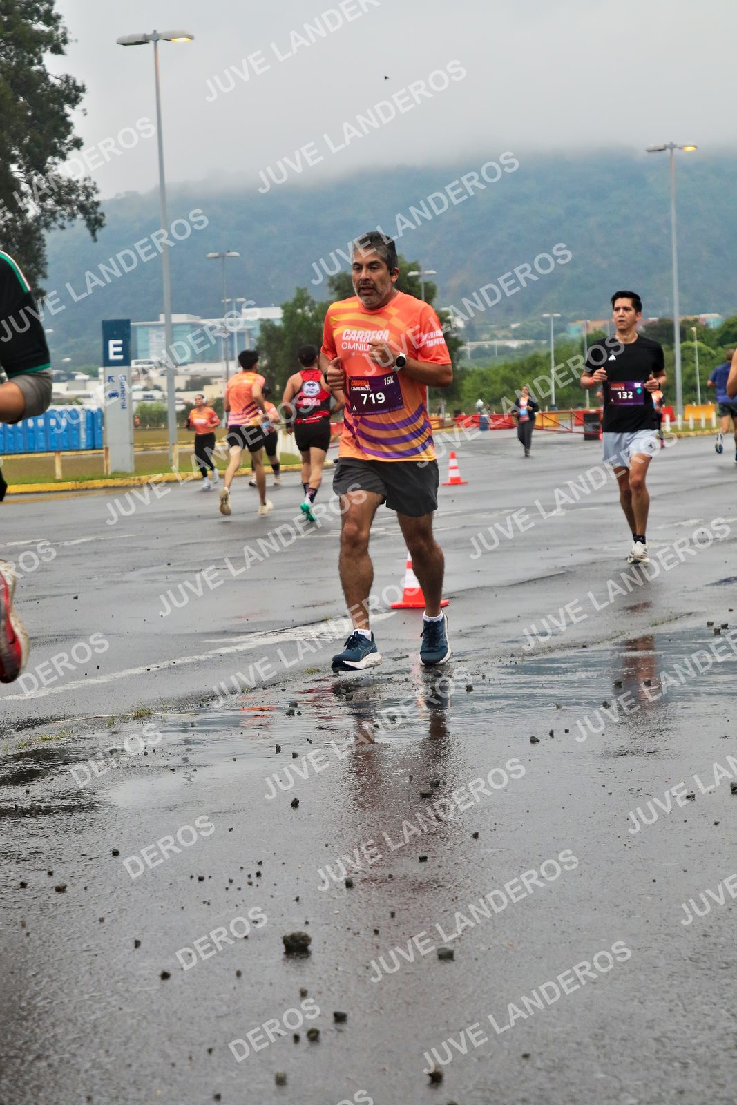 Foto de la CARRERA OMNILIFE GUADALAJARA en Estadio Akron, Zapopan a las 07:32 · dorsal 719, 132