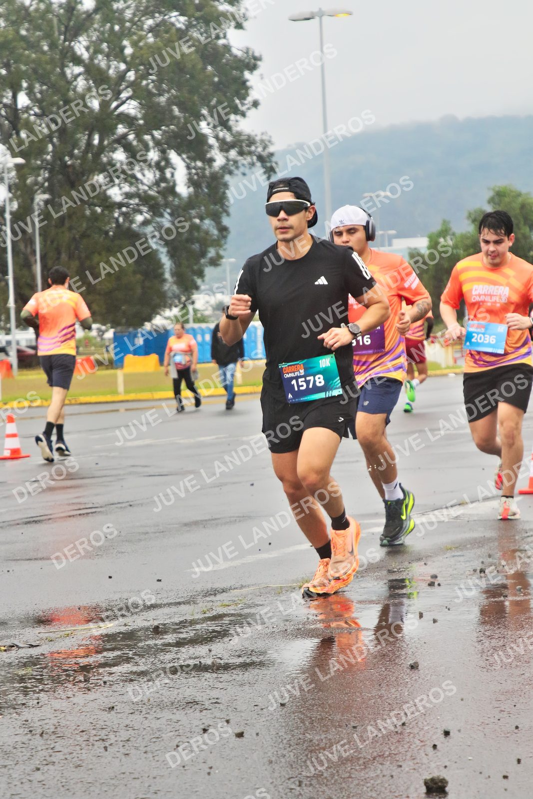 Foto de la CARRERA OMNILIFE GUADALAJARA en Estadio Akron, Zapopan a las 07:34 · dorsal 1578, 2036, 16