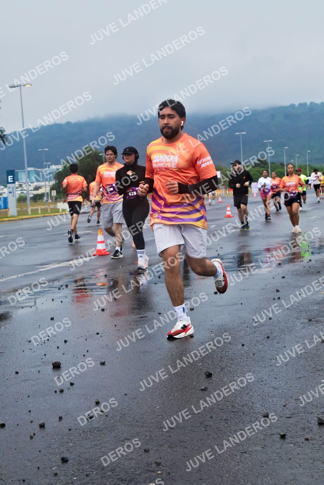 Foto de la CARRERA OMNILIFE GUADALAJARA en Estadio Akron, Zapopan a las 07:38 · dorsal 628, 538