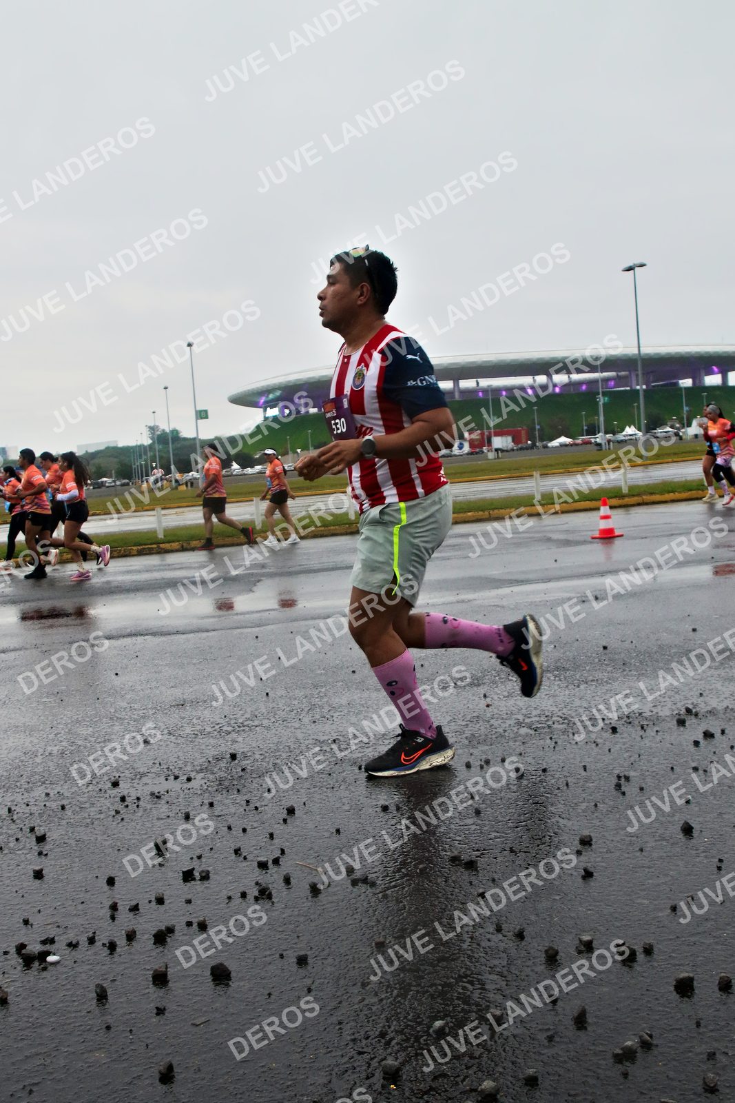 Foto de la CARRERA OMNILIFE GUADALAJARA en Estadio Akron, Zapopan a las 07:24 · dorsal 530