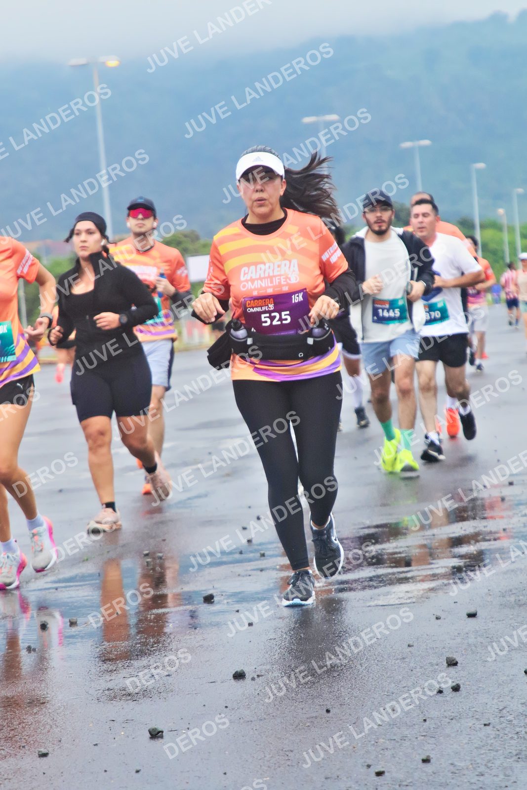 Foto de la CARRERA OMNILIFE GUADALAJARA en Estadio Akron, Zapopan a las 07:38 · dorsal 525, 1445
