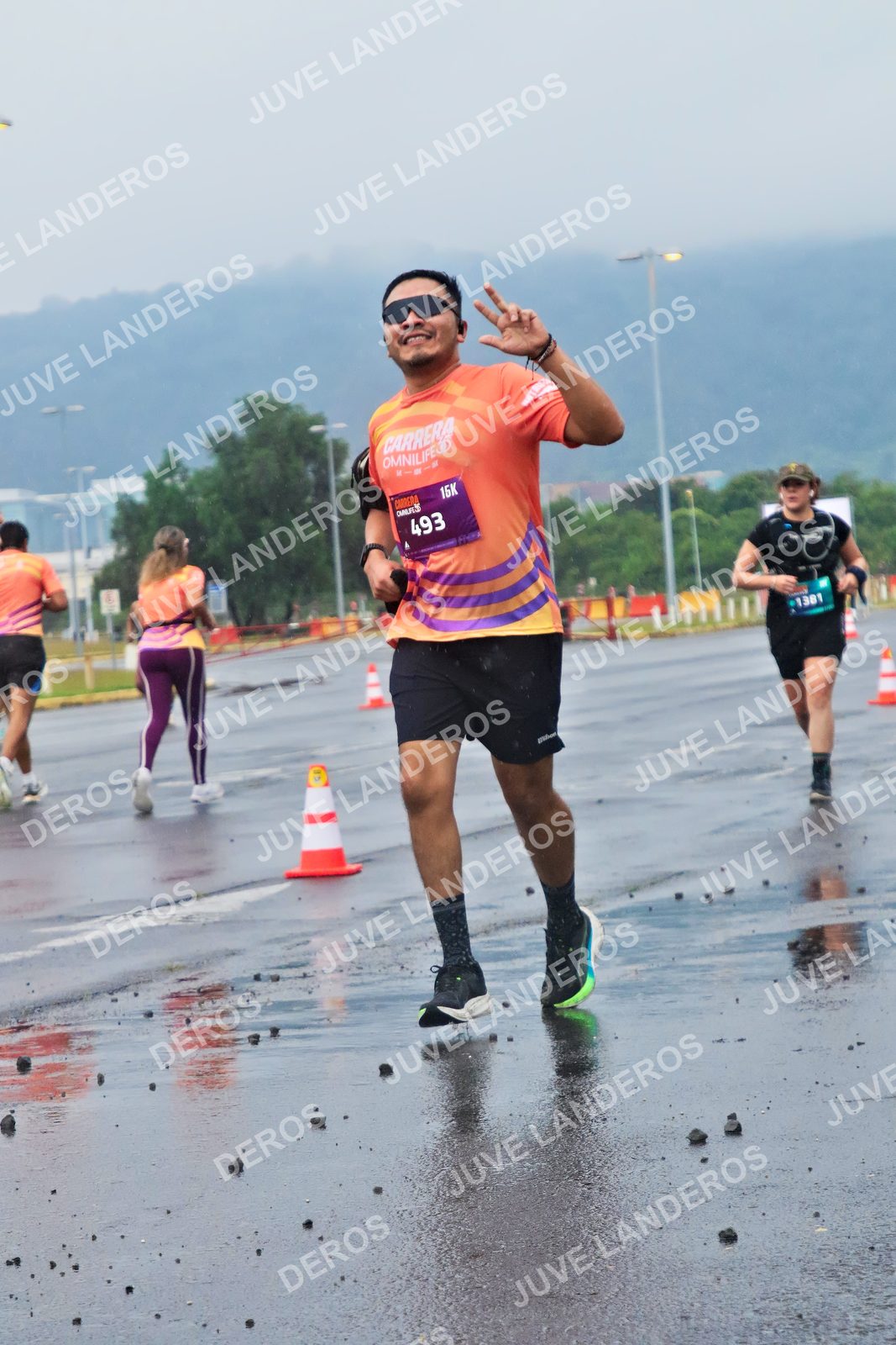 Foto de la CARRERA OMNILIFE GUADALAJARA en Estadio Akron, Zapopan a las 07:48 · dorsal 493, 1381