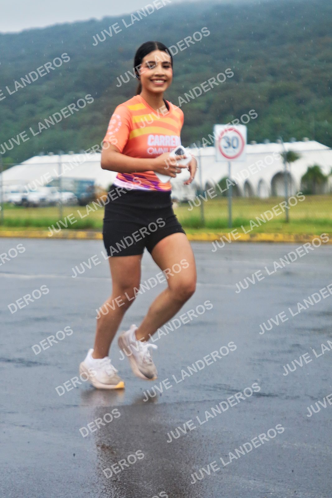Foto de la CARRERA OMNILIFE GUADALAJARA en Estadio Akron, Zapopan a las 07:58 · dorsal 30