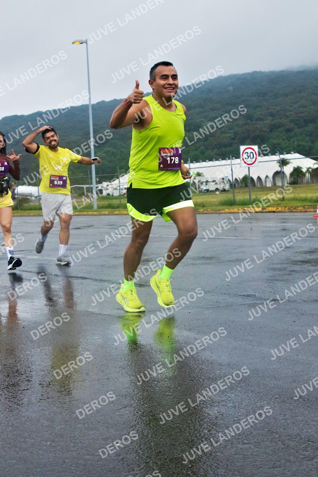 Foto de la CARRERA OMNILIFE GUADALAJARA en Estadio Akron, Zapopan a las 08:02 · dorsal 178, 30, 639