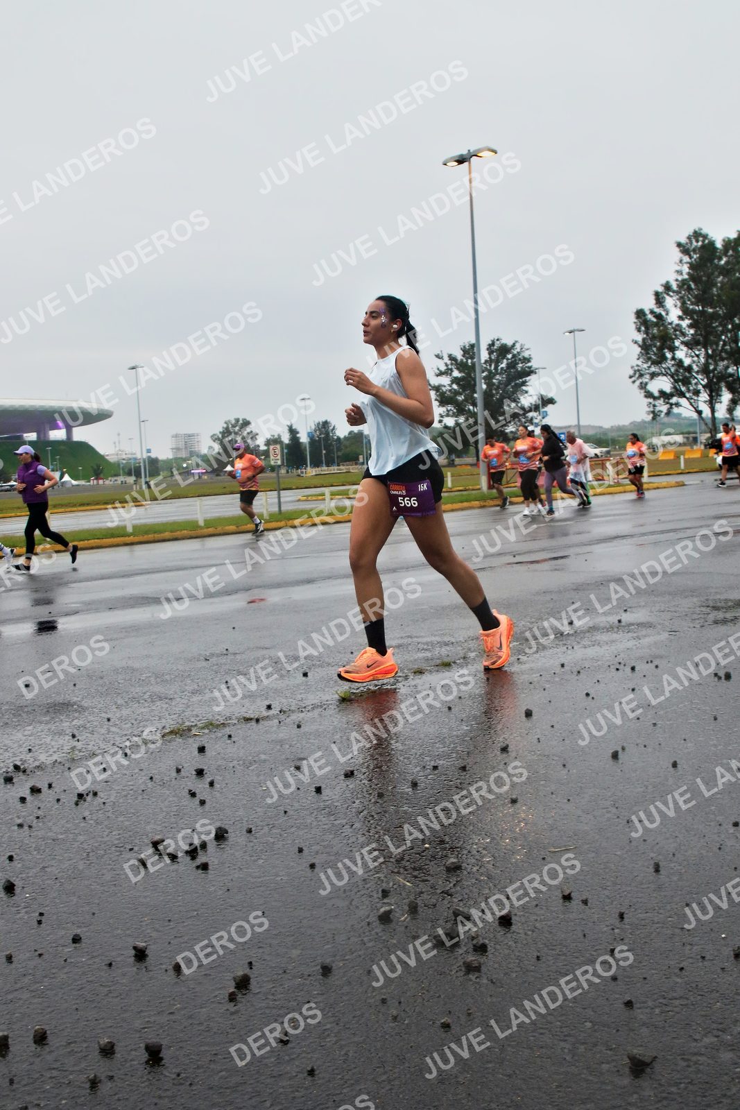 Foto de la CARRERA OMNILIFE GUADALAJARA en Estadio Akron, Zapopan a las 07:26 · dorsal 566