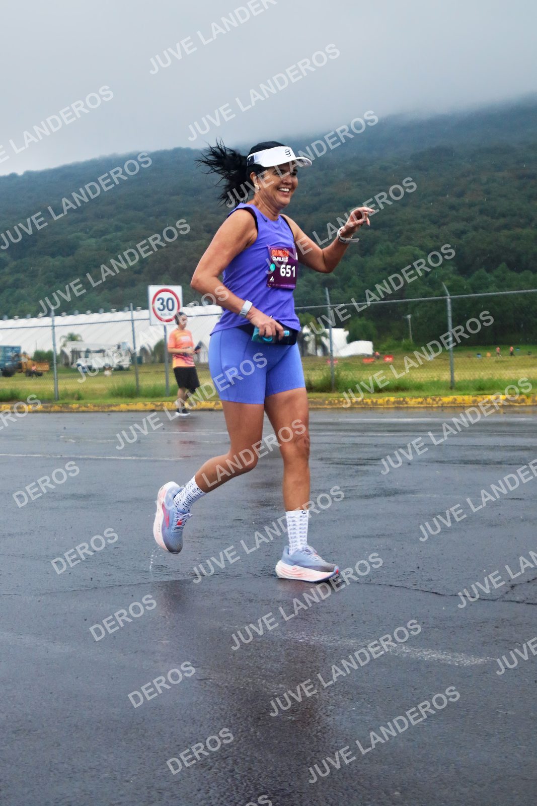 Foto de la CARRERA OMNILIFE GUADALAJARA en Estadio Akron, Zapopan a las 07:56 · dorsal 30, 651