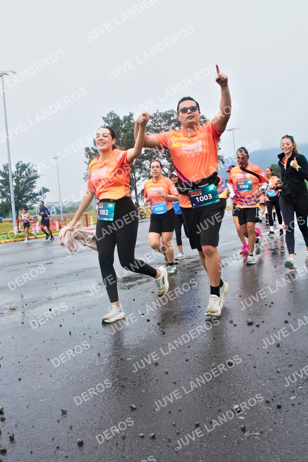 Foto de la CARRERA OMNILIFE GUADALAJARA en Estadio Akron, Zapopan a las 07:45 · dorsal 1002, 1065, 1003, 2035
