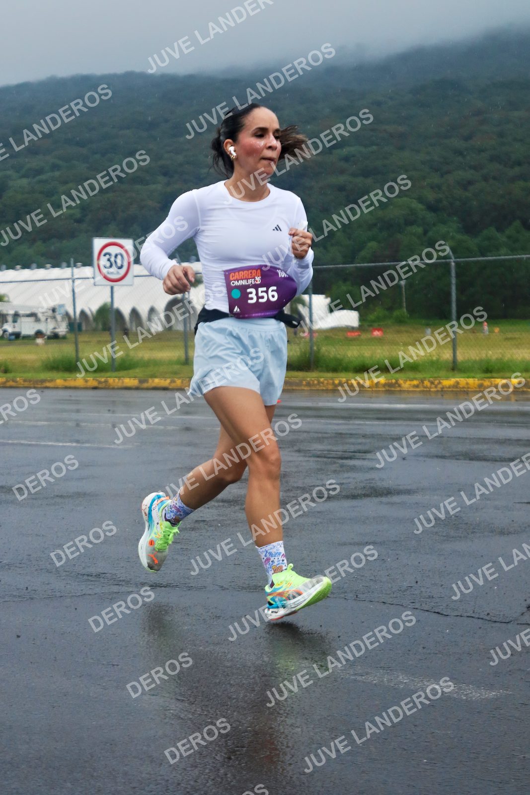 Foto de la CARRERA OMNILIFE GUADALAJARA en Estadio Akron, Zapopan a las 07:59 · dorsal 30, 356