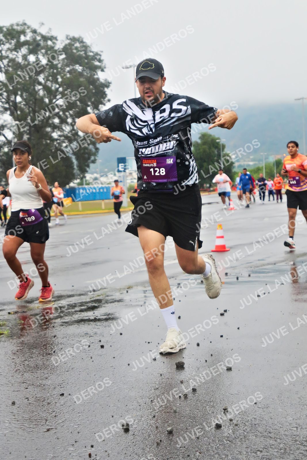 Foto de la CARRERA OMNILIFE GUADALAJARA en Estadio Akron, Zapopan a las 07:29 · dorsal 128, 189