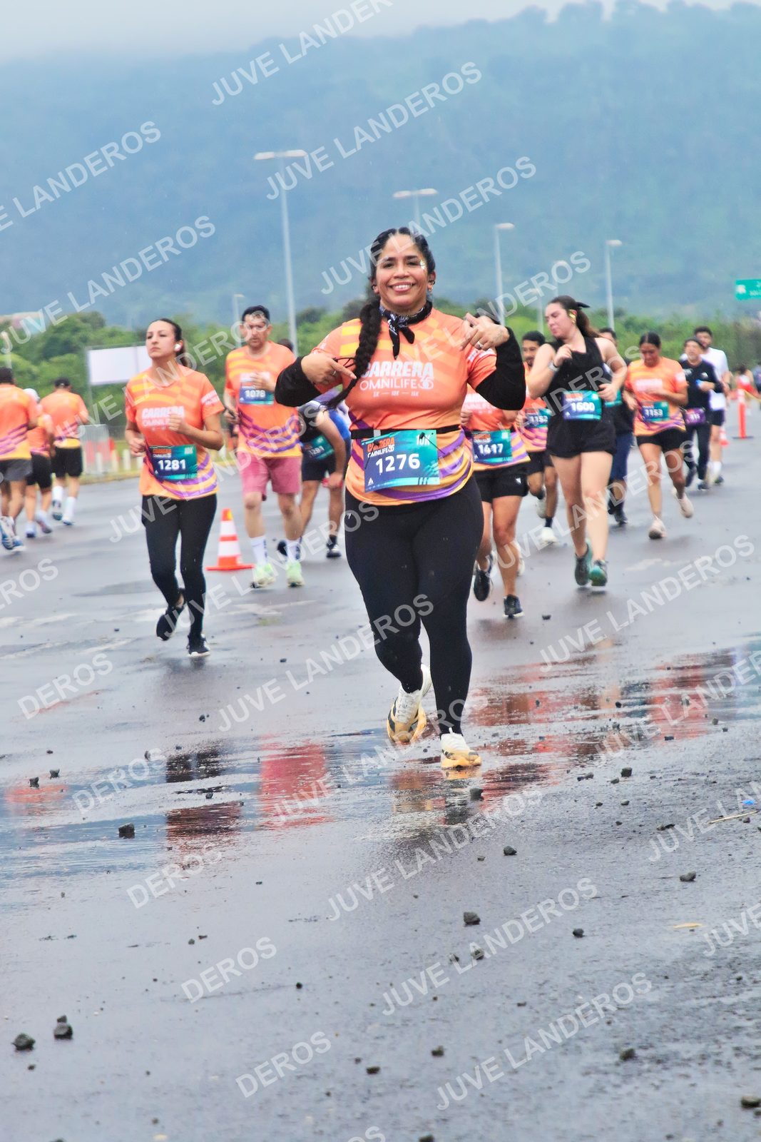 Foto de la CARRERA OMNILIFE GUADALAJARA en Estadio Akron, Zapopan a las 07:44 · dorsal 1276, 1281, 1417, 1600