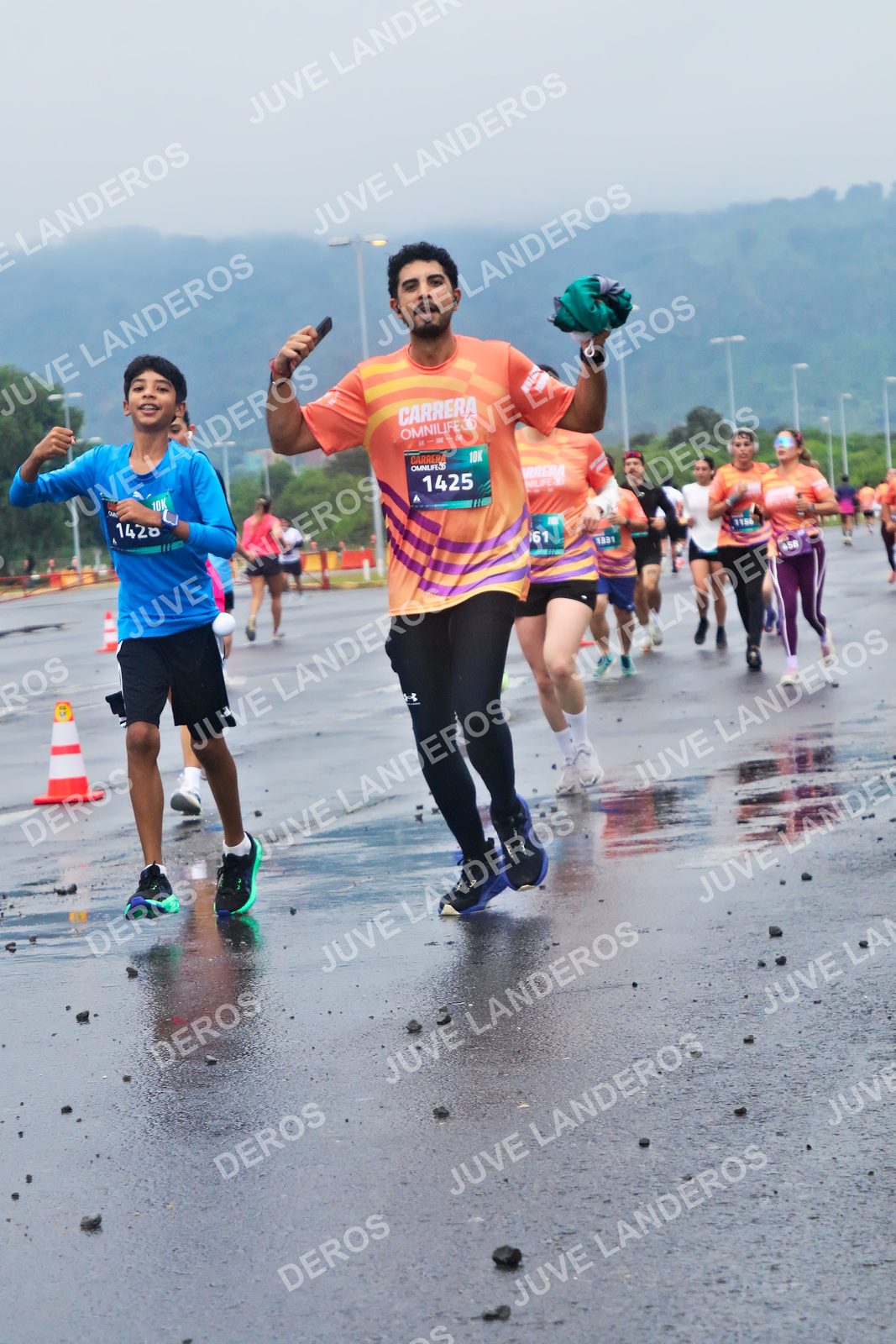 Foto de la CARRERA OMNILIFE GUADALAJARA en Estadio Akron, Zapopan a las 07:42 · dorsal 1425, 61, 458
