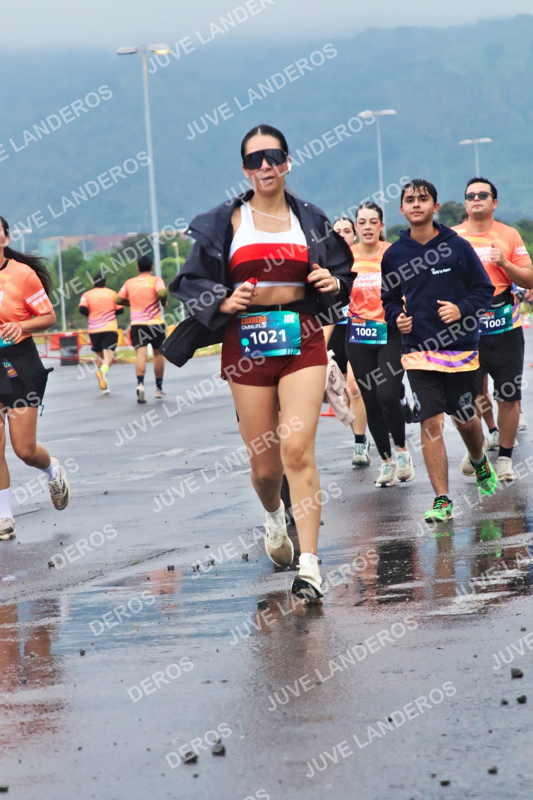 Foto de la CARRERA OMNILIFE GUADALAJARA en Estadio Akron, Zapopan a las 07:45 · dorsal 1021, 1002, 1003
