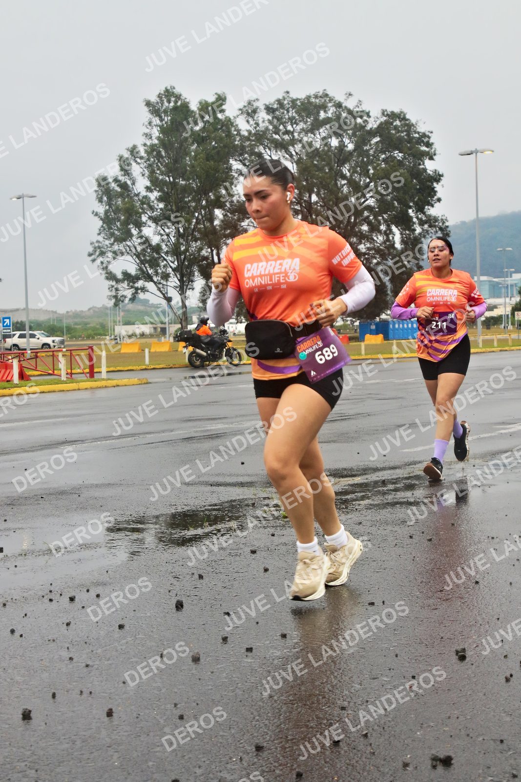 Foto de la CARRERA OMNILIFE GUADALAJARA en Estadio Akron, Zapopan a las 07:34 · dorsal 211, 689