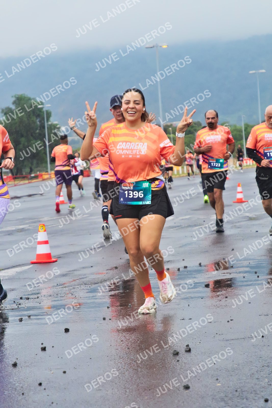 Foto de la CARRERA OMNILIFE GUADALAJARA en Estadio Akron, Zapopan a las 07:47 · dorsal 1396, 1723, 11