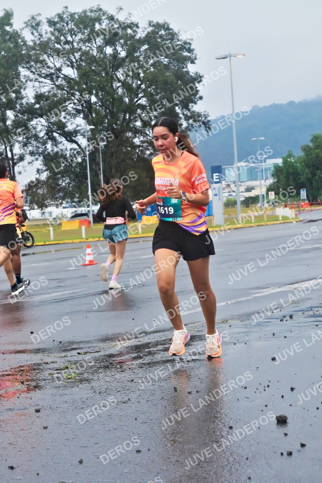 Foto de la CARRERA OMNILIFE GUADALAJARA en Estadio Akron, Zapopan a las 07:37 · dorsal 1619