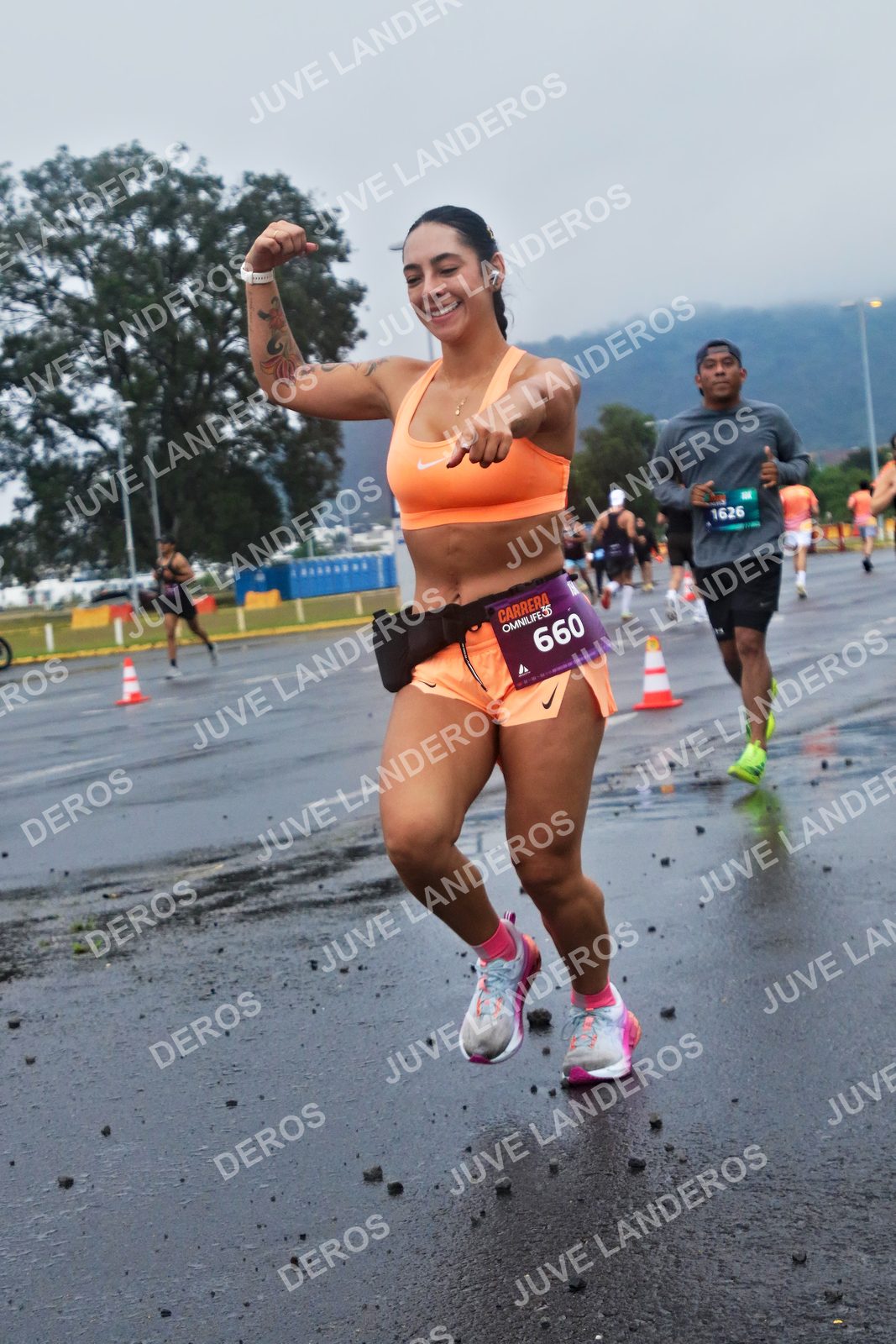 Foto de la CARRERA OMNILIFE GUADALAJARA en Estadio Akron, Zapopan a las 07:39 · dorsal 660, 1626
