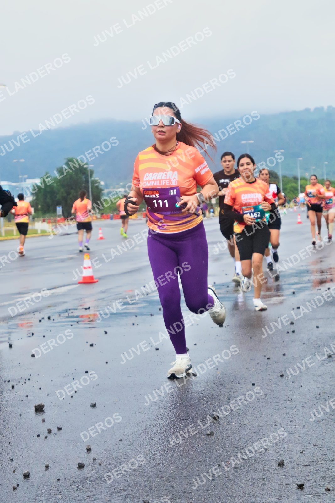 Foto de la CARRERA OMNILIFE GUADALAJARA en Estadio Akron, Zapopan a las 07:40 · dorsal 111, 462