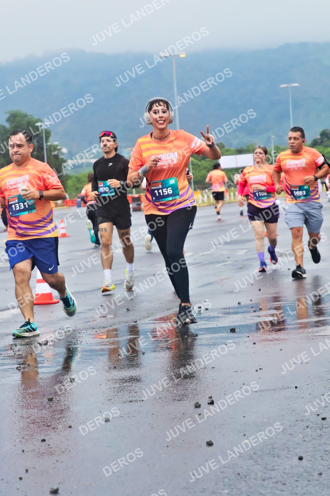 Foto de la CARRERA OMNILIFE GUADALAJARA en Estadio Akron, Zapopan a las 07:43 · dorsal 1156, 1331, 1683, 1570