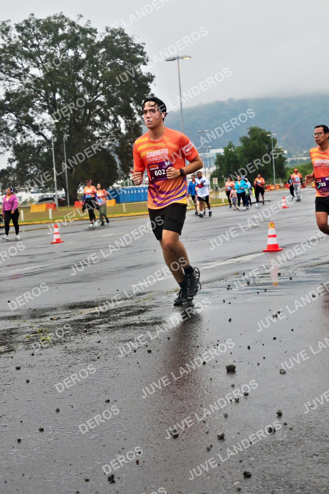 Foto de la CARRERA OMNILIFE GUADALAJARA en Estadio Akron, Zapopan a las 07:31 · dorsal 602, 735