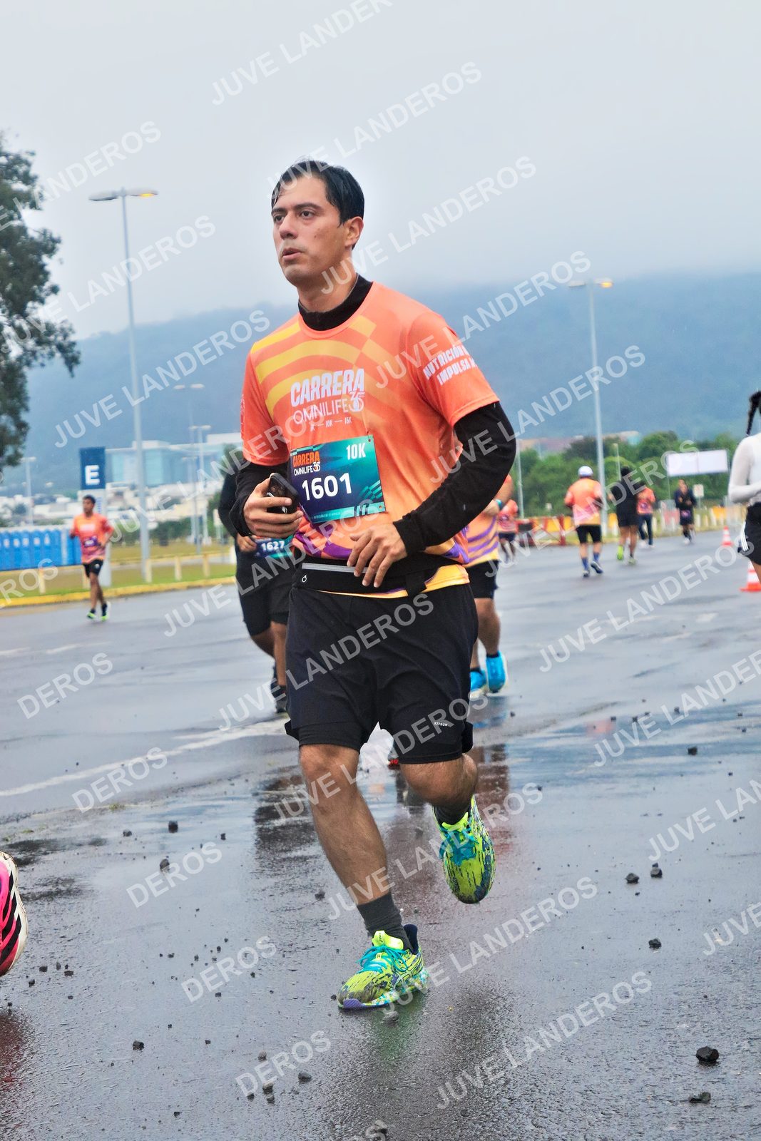Foto de la CARRERA OMNILIFE GUADALAJARA en Estadio Akron, Zapopan a las 07:45 · dorsal 1601, 1627